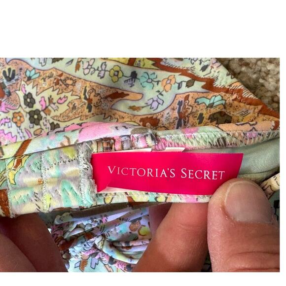 Victoria's Secret Bikini size Medium, floral, multicolor 2 piece, Boho design - Picture 3 of 10